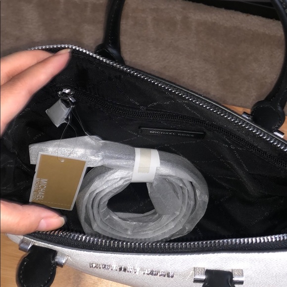 SOLD MICHAEL KORS NOLITA MED SATCHEL - Picture 6 of 8